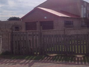 6 Bed House in Kwanonqaba