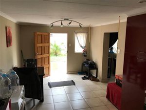1 Bed Garden Cottage in Fontainebleau