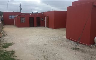 Bachelor apartment in Thembalethu