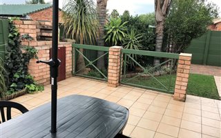 2 Bedroom Townhouse in Florida Glen