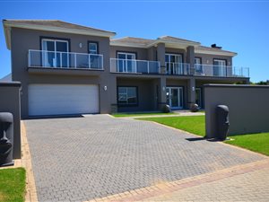 4 Bed House in Bowtie