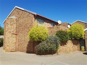 2 Bed Townhouse in Die Hoewes