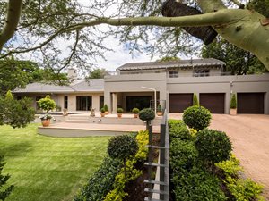 4 Bed House in Groenkloof