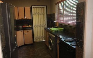 3 Bedroom House in Kensington B