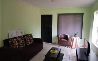 1 Bedroom Garden Cottage in Bramley North