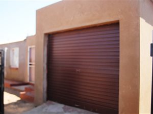 2 Bed House in Etwatwa