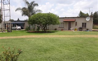 1.6 ha Farm in Middelvlei