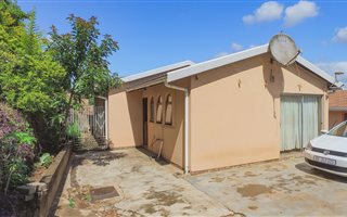 6 Bedroom House in Bluff