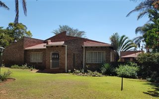1.6 ha Farm in Kameeldrift West