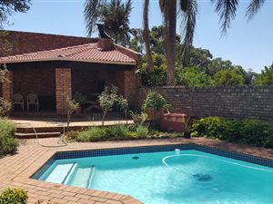 1.6 ha Farm in Kameeldrift West