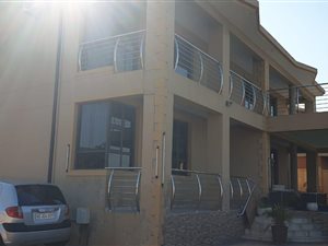 5 Bed House in Montclair