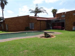 3 Bed House in Lakeside