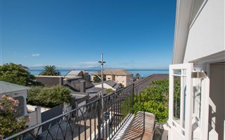 3 Bedroom House in Kalk Bay