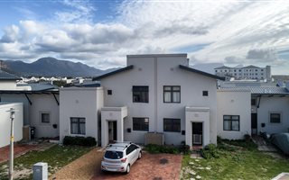 2 Bedroom Townhouse in Muizenberg