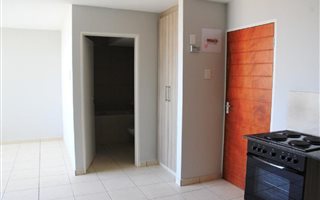 Bachelor apartment in Pinetown Central