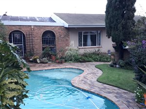 4 Bed House in Blomtuin