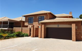 3 Bedroom Duplex in Pretorius Park