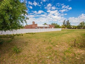 713 m² Land available in Porterville