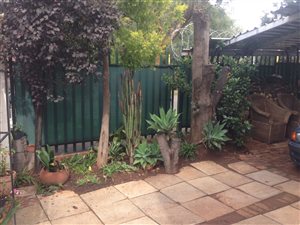 1 Bedroom Garden Cottage in Linden