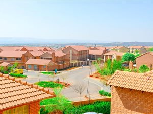 3 Bed Townhouse in Hazeldean (Silverlakes Surroundings)