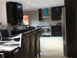 4 Bed House in Dorandia