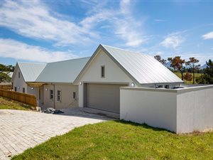3 Bed House in Kraaibosch