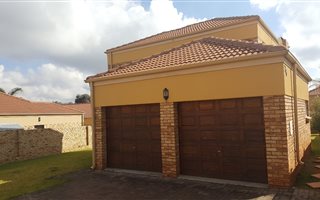 3 Bedroom Cluster in Florida Glen
