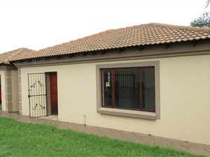 3 Bed Apartment in Thatchfield