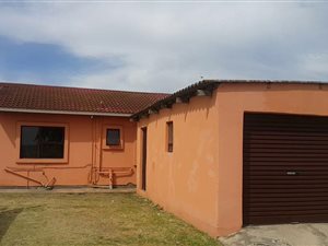 3 Bedroom House in Kwadwesi