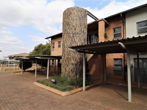 60 m² Commercial space in Hazeldean (Silverlakes Surroundings)