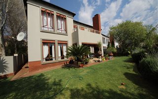 3 Bedroom Townhouse in Midstream Estate