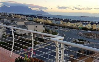 3 Bedroom Apartment in Bloubergstrand