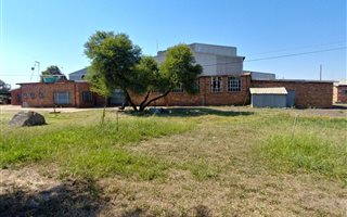 4000 m² Industrial space in Onderstepoort
