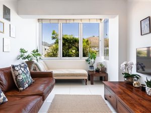 2 Bed Apartment in Mouille Point