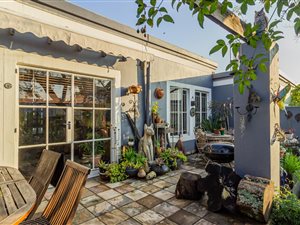 2 Bed Simplex in President Ridge