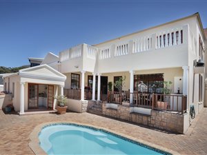 4 Bed House in Hermanus Heights