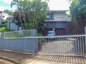 5 Bed House in Carrington Heights