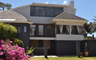 4 Bedroom House in Oranjezicht