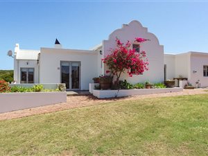 3 Bed House in Stilbaai