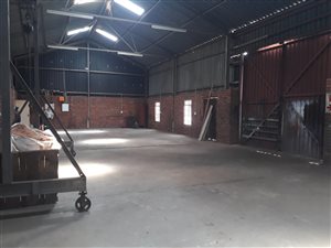 200 m² Commercial space in Fairleads