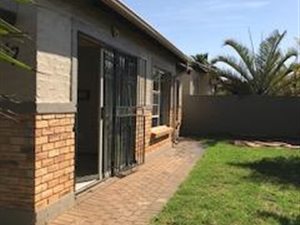 3 Bed Simplex in Heuwelsig Estate