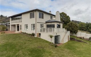 5 Bedroom House in Kragga Kamma