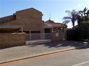 7 Bed House in Meyersdal