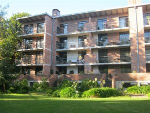 2 Bed Apartment in Onder Papegaaiberg