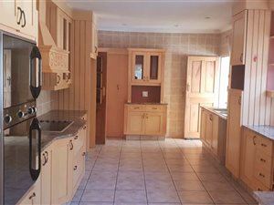 4 Bed House in President Park