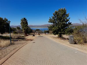 960 m² Land available in Kosmos