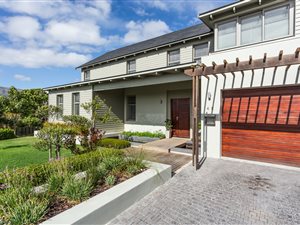 6 Bedroom House in Noordhoek