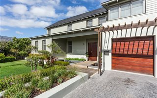6 Bedroom House in Noordhoek