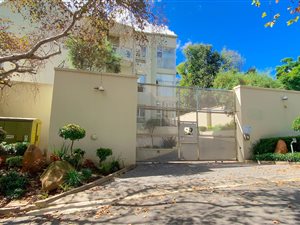 2 Bed Apartment in Parktown North