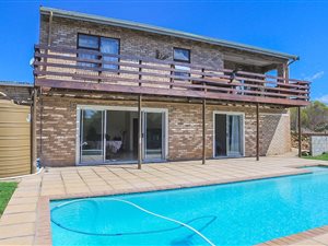 4 Bedroom House in Jeffreys Bay